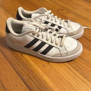 Adidas Grand Court Sneakers